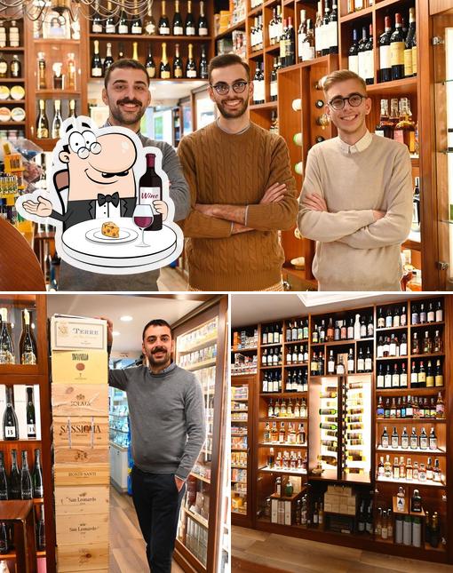 È gradevole godersi un bicchiere di vino a La Tabaccheria Del Corso - Enoteca Piscitelli