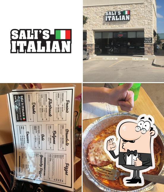 Взгляните на снимок пиццерии "Sali's Italian"
