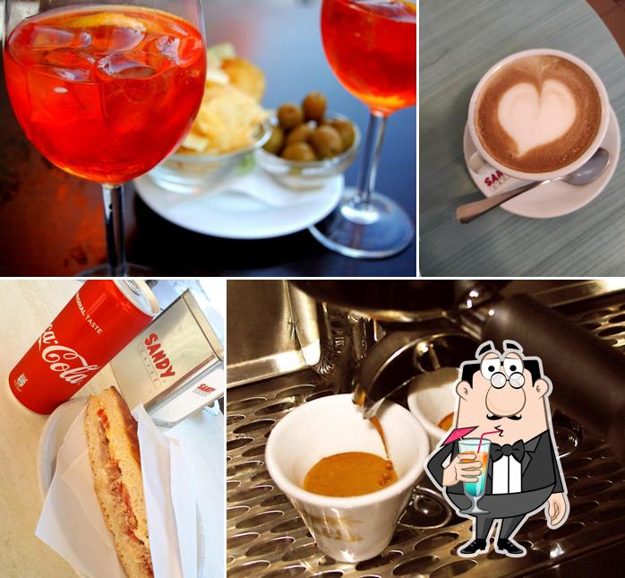 Goditi un drink dal menu