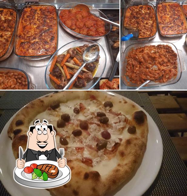 Holt ein Fleischgericht bei Pizzeria Delicious Roma