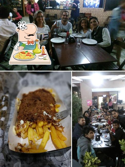 Entre diversos coisas, comida e interior podem ser encontrados no Recanto Neumann