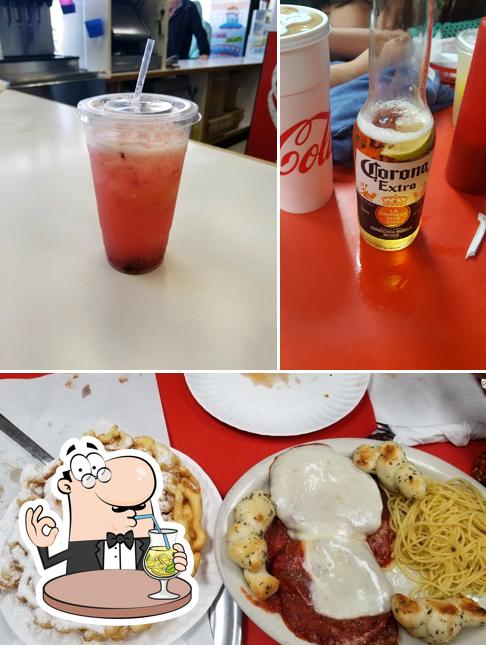Estas son las fotos que muestran bebida y comida en Piezano's Pizza