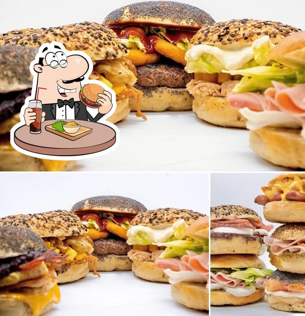 Commandez un hamburger à JAMME BAGEL!