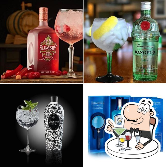 bar trocadero offre un'ampia gamma di cocktail e drink alcolici