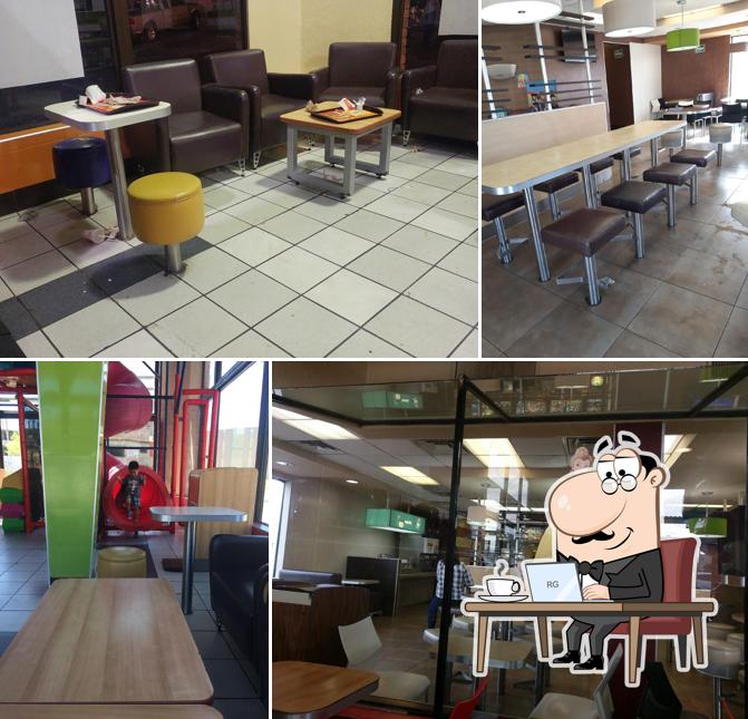 Siéntate a una de las mesas de McDonald's