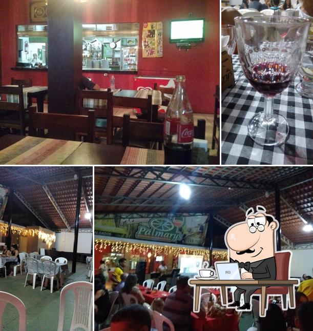 O interior do Pizzaria Palmarys