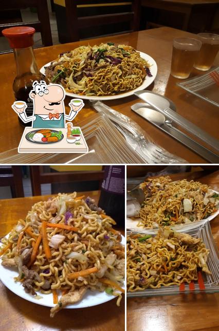 Comida em Yakisoba Young