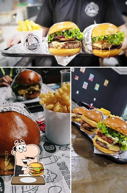 Consiga um hambúrguer no Baltha's Burgers Hamburgueria