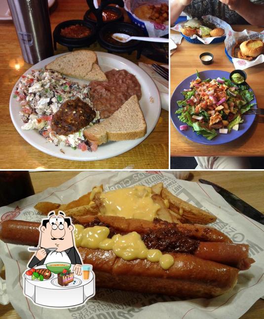 Mira las imágenes que hay de comedor y comida en Fuddruckers