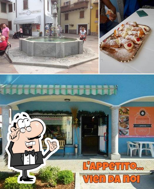 Guarda la immagine che presenta la interni e cibo di Gastronomia Rosticceria L Appettito