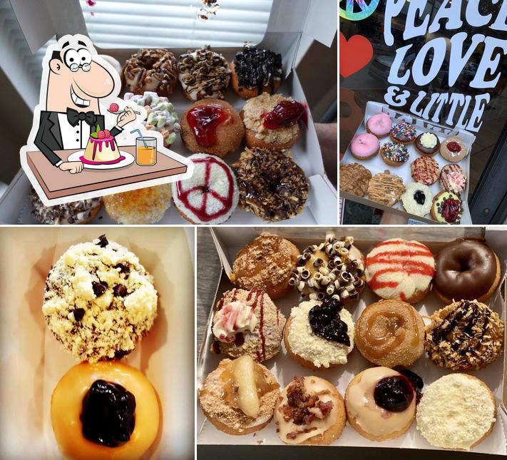 Peace, Love and Little Donuts of Hyde Park tiene distintos postres