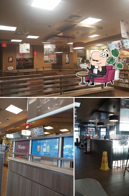 L'intérieur de Tim Hortons