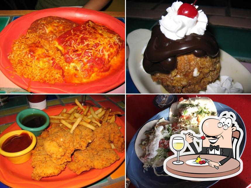 Еда в "Poco's Mexican-American Restaurant, Bar & Comedy Cabaret"