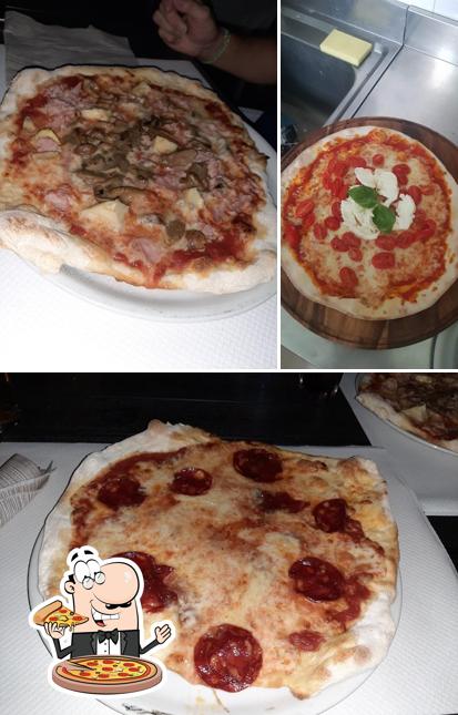 Prenditi una pizza a Hollywood Cafe