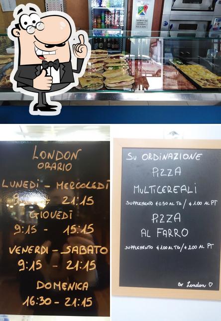 Regarder la photo de Pizzeria London