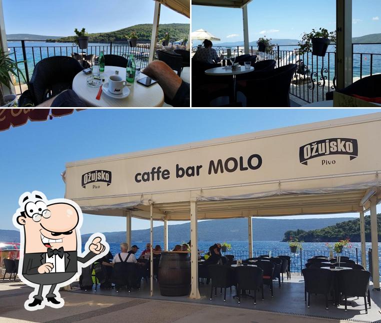 Dai un'occhiata agli interni di Caffe Bar Molo