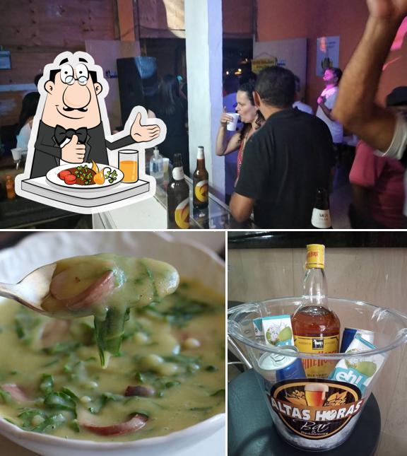 A imagem a Bar Altas Horas Da Baiana’s comida e balcão de bar