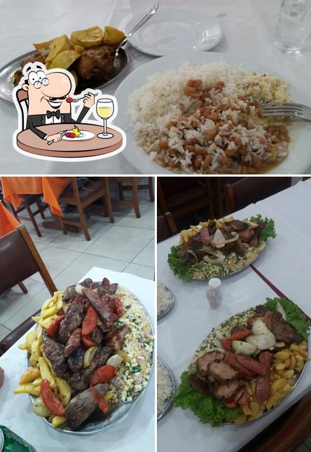 Comida em Restaurante Dois Irmãos