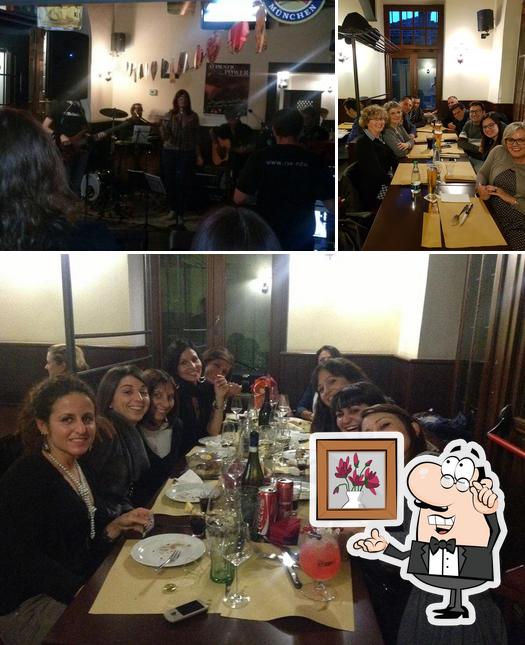 Dai un'occhiata agli interni di The Rocket Pizzeria Birreria