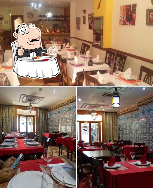 Restaurante Fez marroquí food halal Menú مطعم فاس مغربي حلال se distingue por su comedor y barra de bar
