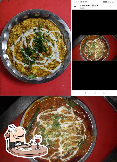 Food at Om Vaishno Dhaba