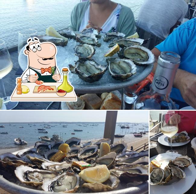 Prenez différents plats à base de fruits de mer servis par Cabane 24 degustation Huîtres Téchoueyres