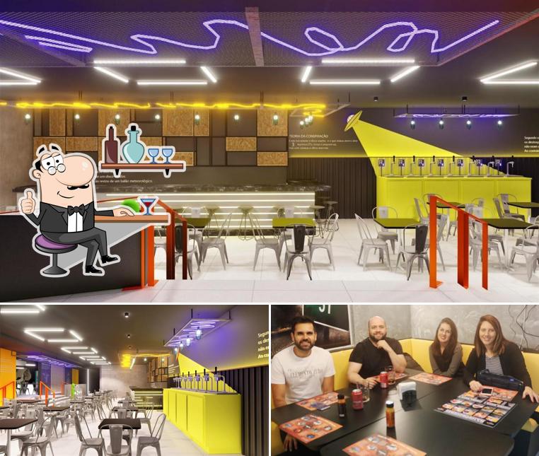 O Marciano's Burguer se destaca pelo interior e comida