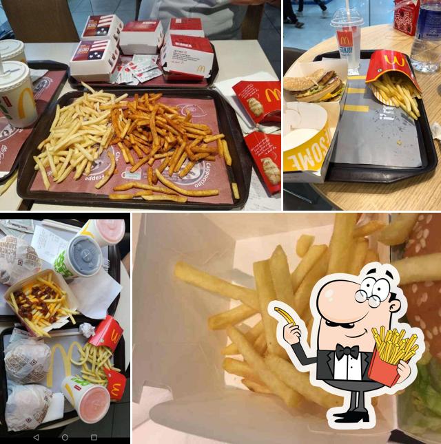 Order finger chips with various sauces