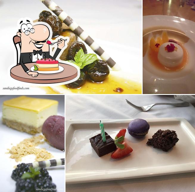 "1500 OCEAN Restaurant" предлагает разнообразный выбор сладких блюд