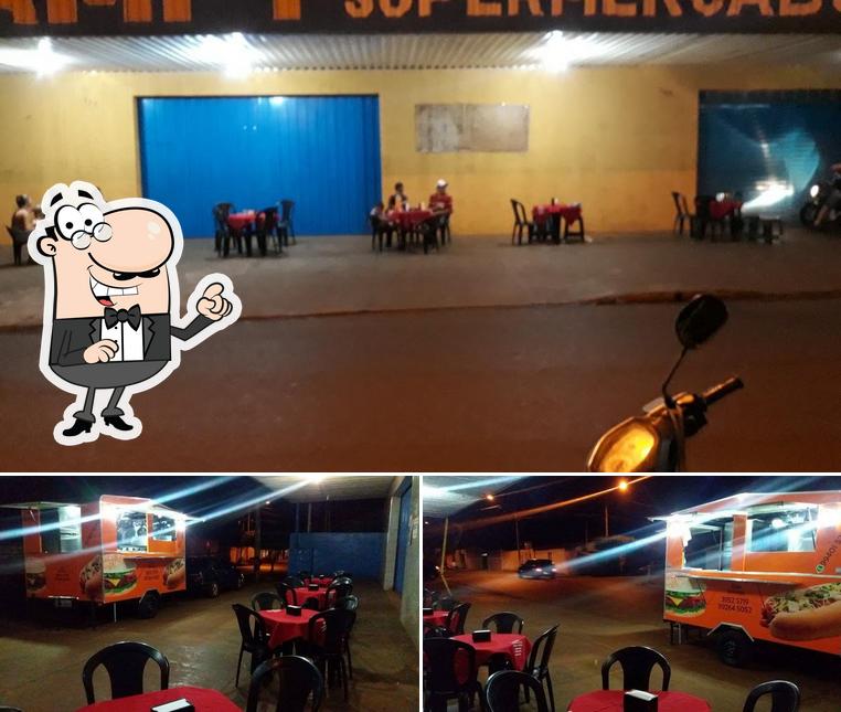 O interior do Nani Lanches