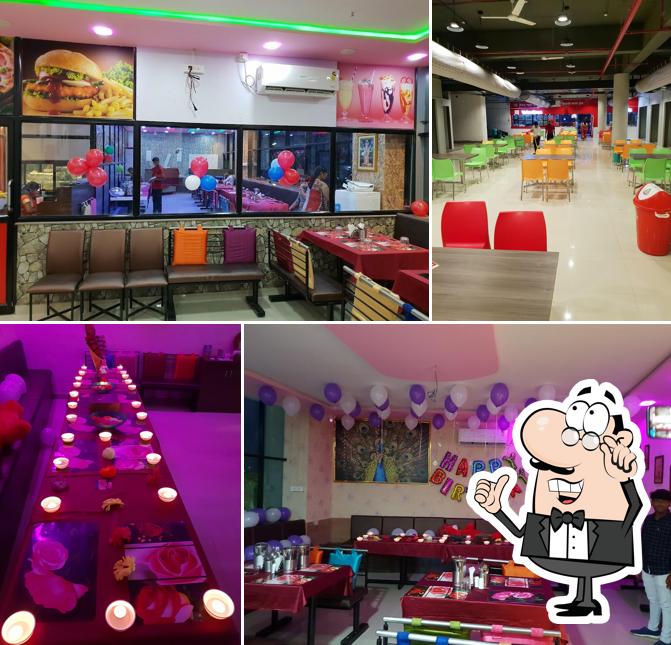 Valentine's Fast Food & Veg Family Restaurant, Baramati Restaurant