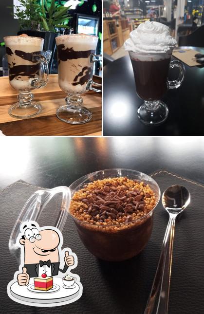 Black Velvet Happy Hour & Coffee provê uma variedade de pratos doces