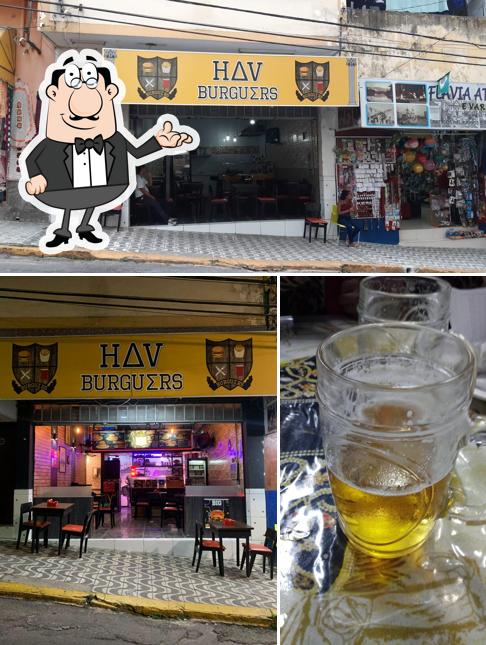 O HAV Burguers se destaca pelo interior e cerveja