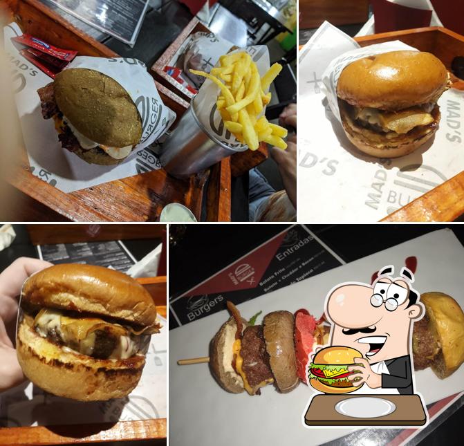 Experimente um hambúrguer no Mad's Burger