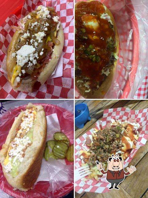 Еда в "Hotdogs Los Guasaveños"