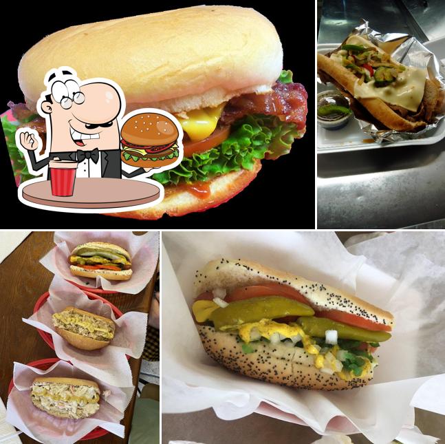 Закажите гамбургеры в "JK's Hot Dogs and Beef Sandwich"