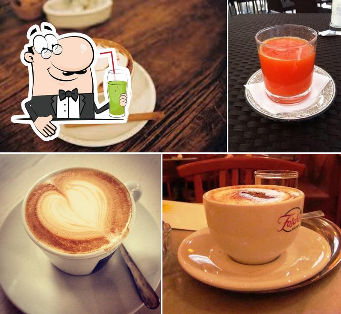 Goditi qualcosa da bere a Bar Pasticceria Pizzeria - Caffè Italia