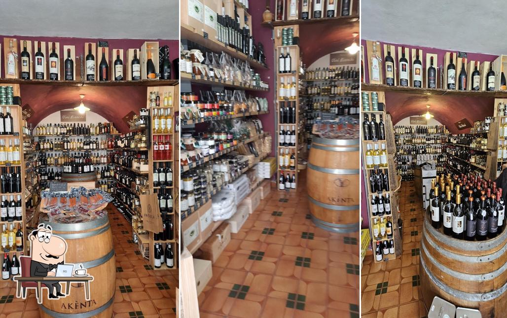 Gli interni di Enoteca Mancinelli