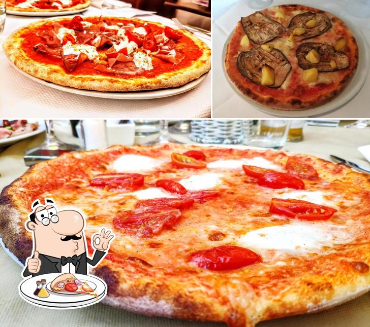 A La Vecchia Fontana, puoi ordinare una bella pizza