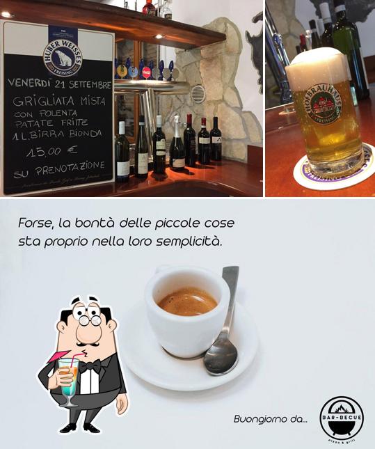 Goditi un drink dal menu