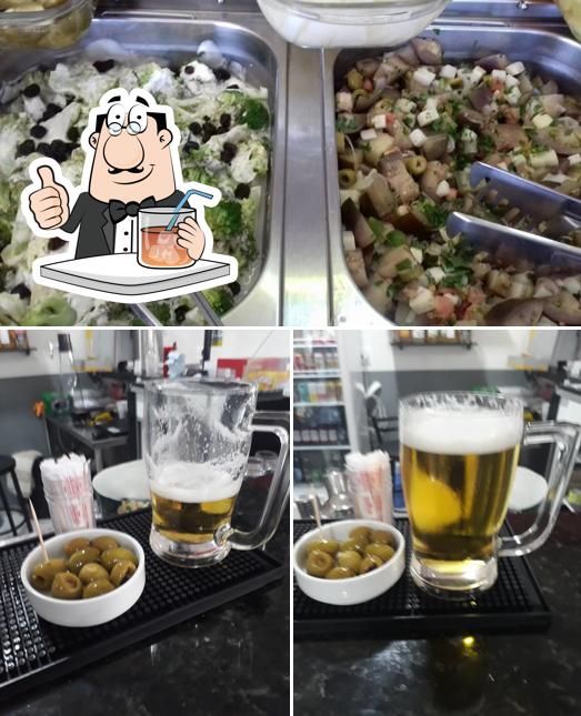 Entre diferentes coisas, bebida e comida podem ser encontrados no Restaurante Paladar Gaúcho