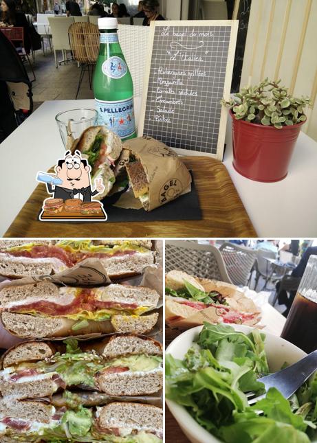 Degusta un sándwich en Green Bagel Café Cannes