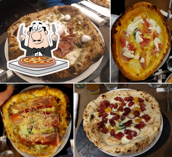 Pick pizza at Ristorante Monkey