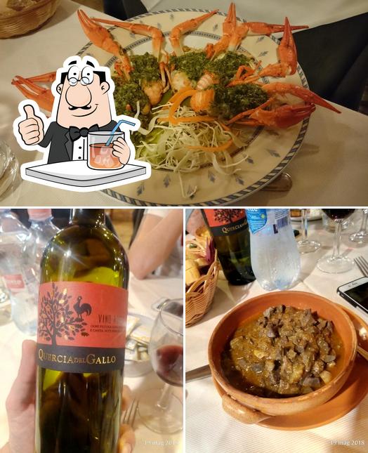 La foto di bevanda e frutti di mare da La Locanda Di Valcasana