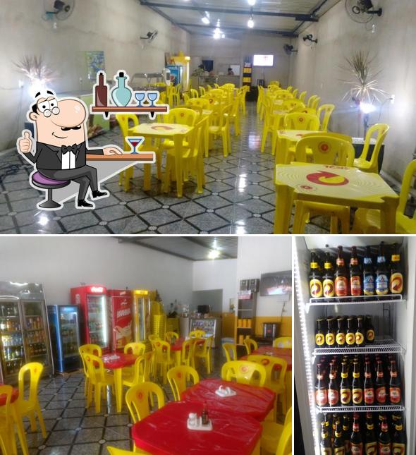 O interior do Tempero Nosso Restaurante e Marmitaria