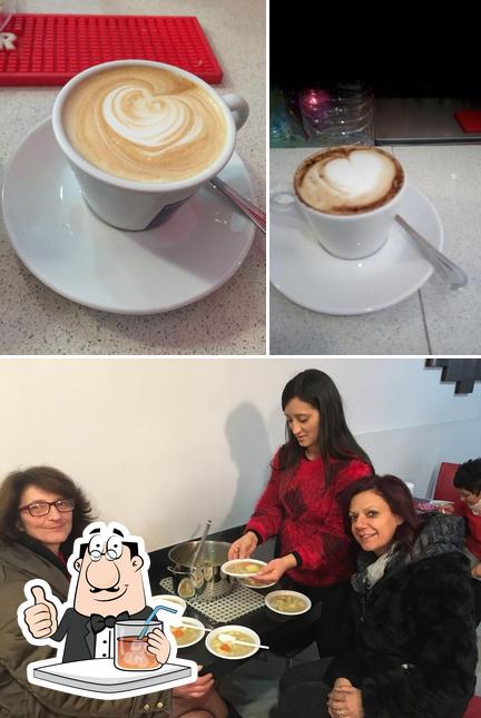 Questa è la foto che raffigura la bevanda e interni di Caffetteria della Piazzetta