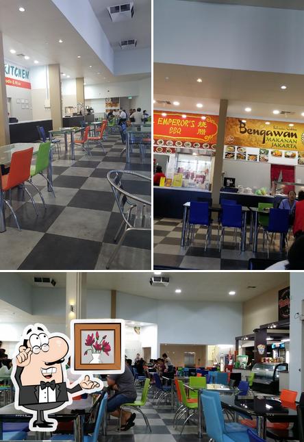 The interior of Canning Vale Foodcourt