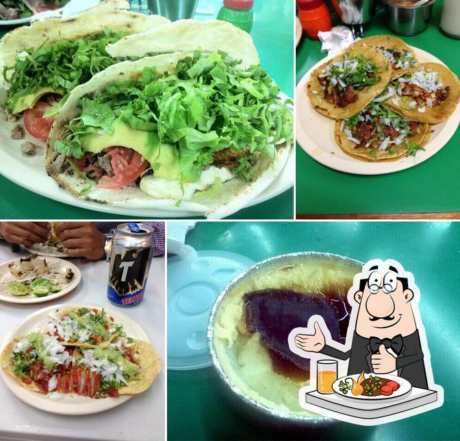 Еда в "Taquería Los Primos"