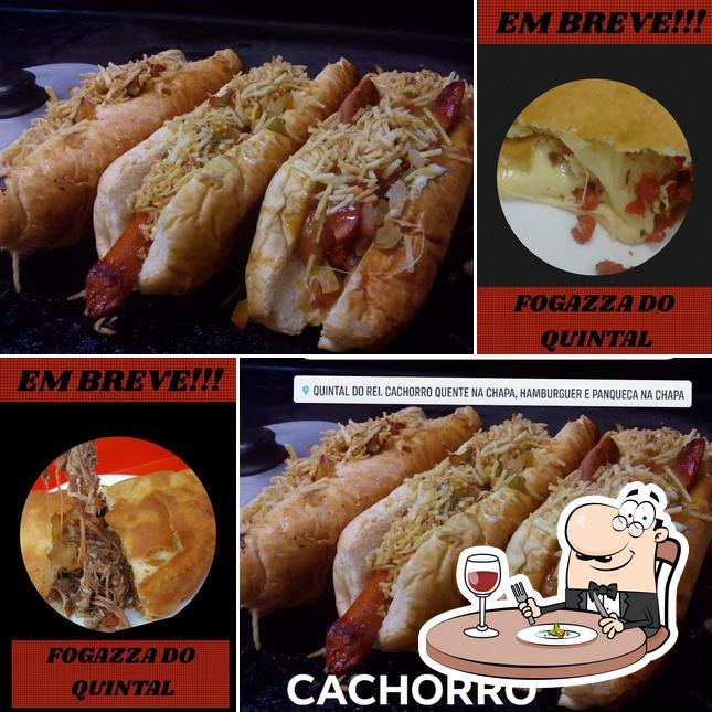 Comida em Quintal do REI. cachorro quente na chapa, hamburguer e panqueca na chapa