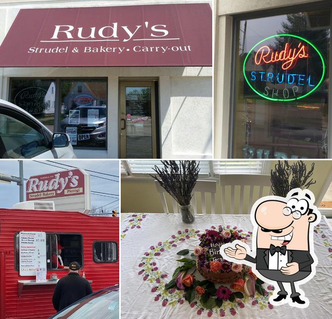 Mire esta imagen de Rudy's Strudel & Bakery